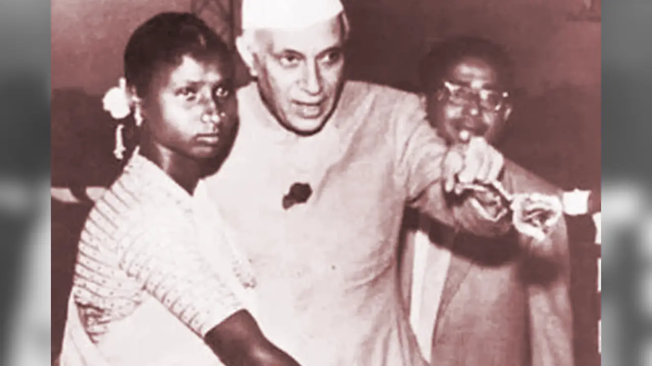 pandit nehru tribal wife Budhni Manjhiyain